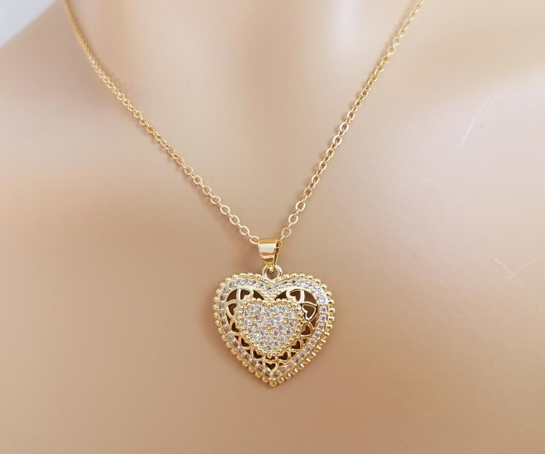 small-crystal-stone-heart-shaped-pendant-necklace-for-women-pave-cz-diamond-heart-charm-necklace-buy-birthday-gift-idea-gold-heart-medallion-necklace-delicate-heart-necklace-love-necklace-gift-for-girlfriend-gift-for-her-christmas-gift-rhinestones-heart-necklace-coraz-n-collar-de-oro-0