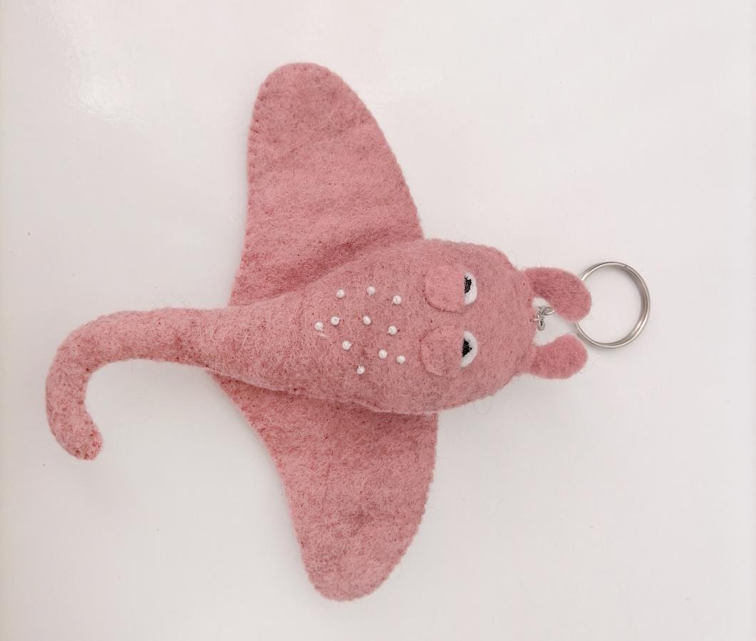 stingray-felt-keyring-pink-cameo-pink-wool-felt-stingray-keychain-plush-sewing-under-the-sea-animals-keyring-handmade-sea-creatures-keychain-bag-accessories-ocean-charm-keychain-nautical-keyring-gift-0