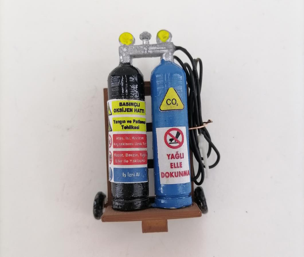 3-d-printed-oxygen-tanks-1-24-scale-miniature-portable-oxygen-dioramas-parts-service-machine-garage-miniature-accessory-oxygen-regulator-0