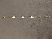 white-clover-charm-bracelet-white-trefoil-bracelet-black-white-quatrefoil-bracelet-women-gifts-gift-for-her-gift-for-woman-friendship-bracelet-white-clover-jewelry-2