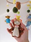 winnie-neutral-nursery-mobile-felt-toys-hanging-mobile-ceiling-mobile-cot-mobile-crib-mobile-baby-shower-gift-woodland-baby-mobile-forest-baby-mobile-bee-honey-baby-mobile-4